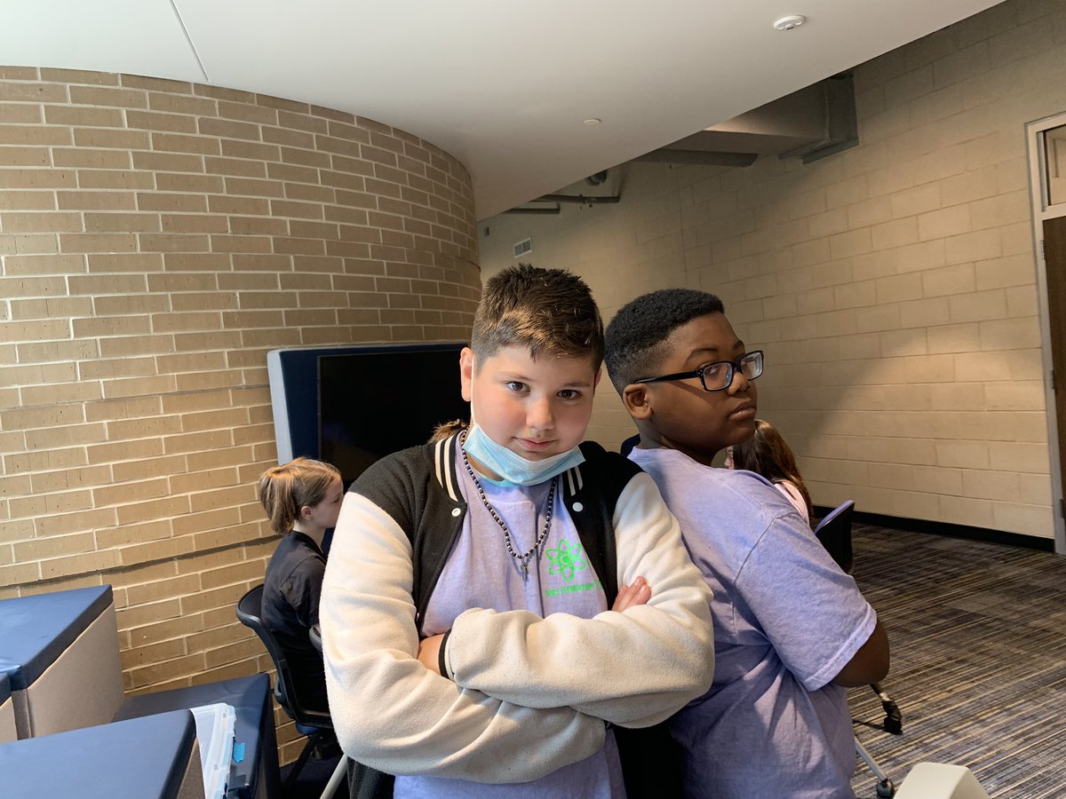 HBohlmeyer1's tweet photo. #HumbleSciO @HumbleISD_OE  Team Grab a gram! Go owls go! #TeamOaks https://t.co/o8wLPvbEv9
