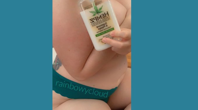 Could you pls lotion my back? Thnks! https://t.co/rPYkVSOXod<a href="/tag/throne"class="tags"><span>#throne</span></a><a href="/tag/wishlist"class="tags"><span>#wishlist</span></a>