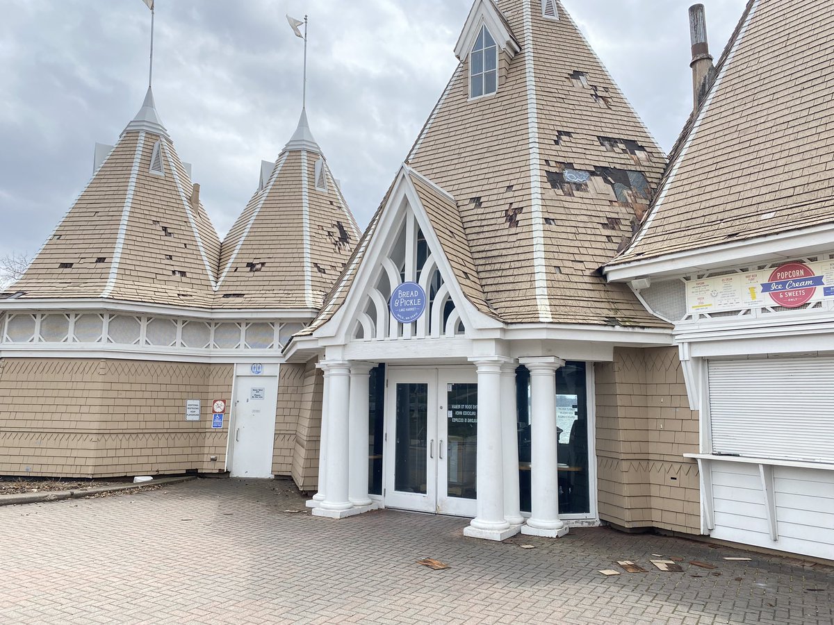 TaneDanger's tweet image. There are literally pieces flying off the Lake Harriet Bandshell buildings today. I noticed this last spring, but it’s gotten much worse. Is the @MplsParkBoard planning to do something?