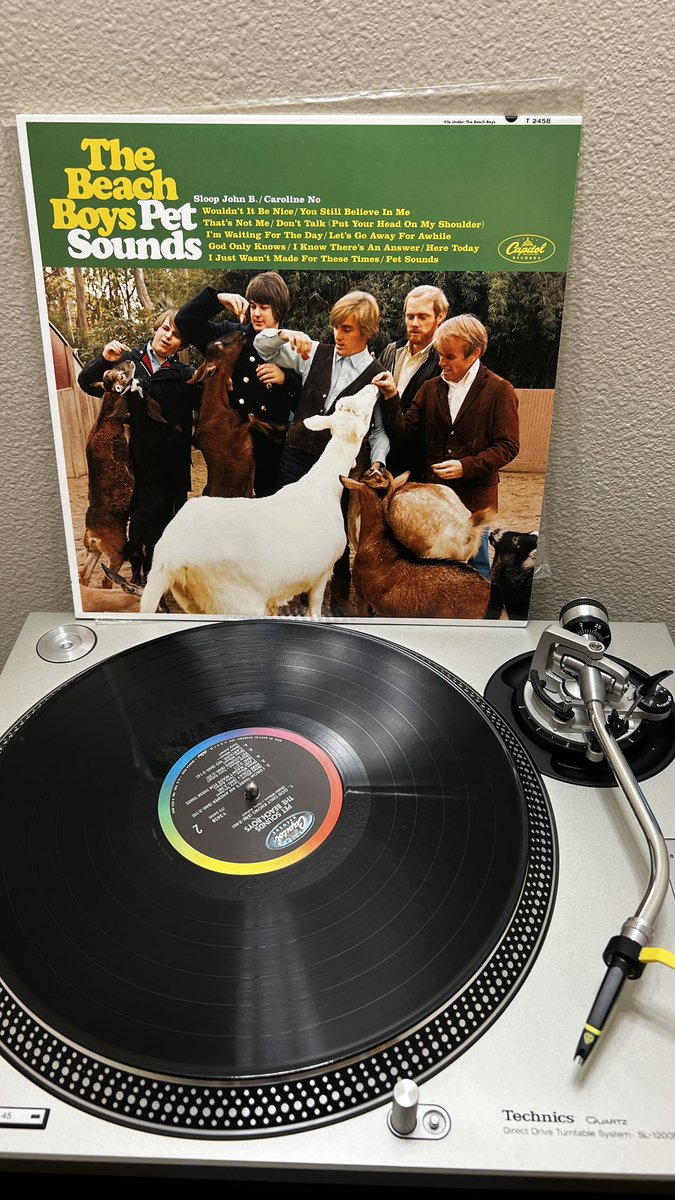 Happy Record Store Day friends! What are you all spinning today? Starting the day off with this classic 🐐🔈