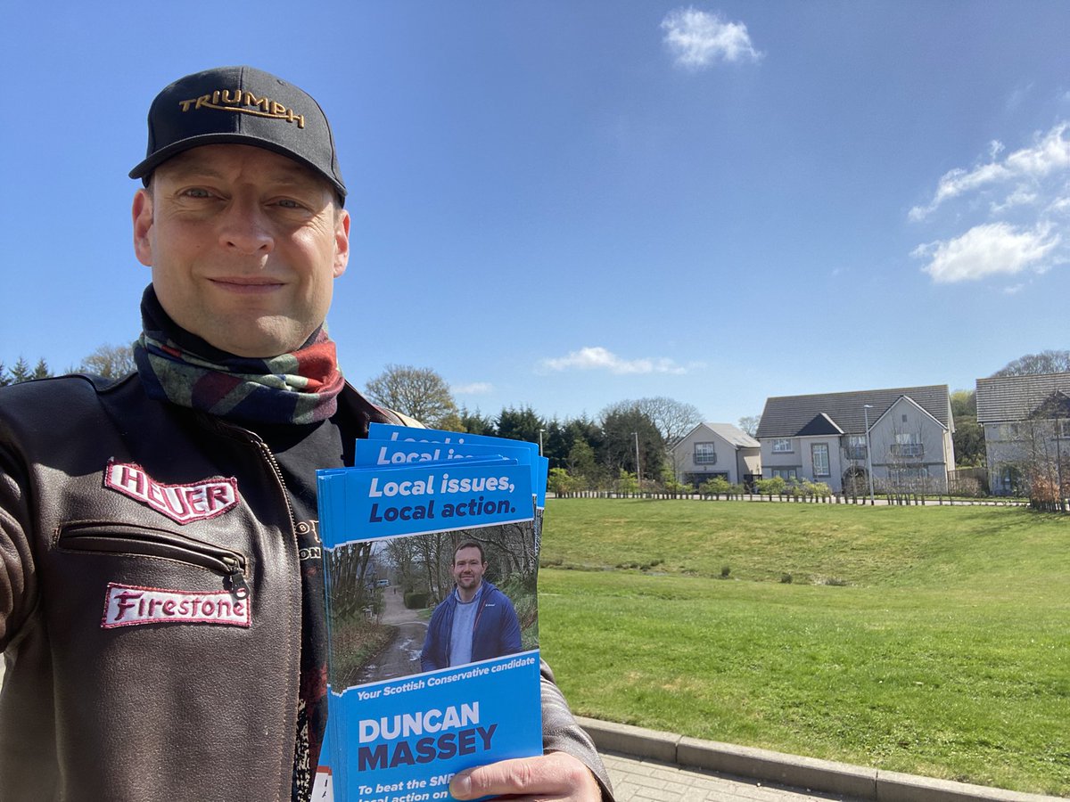 LiamKerrMSP's tweet photo. Beautiful day to take @Duncan_Aberdeen positive @ScotTories @Aberdeen_Tories message of local action on local issues out in #Milltimber #Aberdeen. Supporting local schools, medical services and housing with a #FairdealforAberdeen. https://t.co/8AHIjRJx81