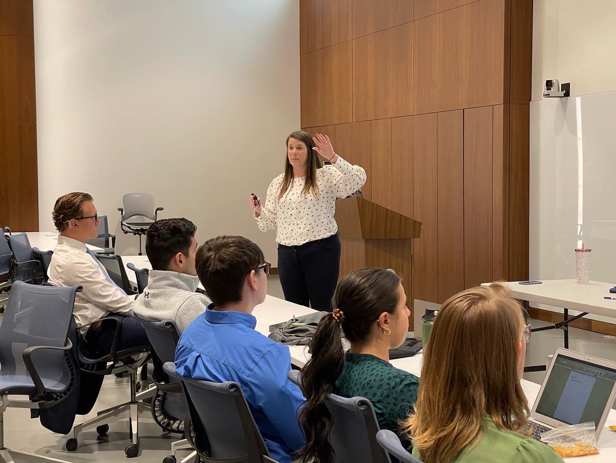 isuathltraining's tweet image. Day 3 of #DATWeekend, @BethNeil13 joined us to teach our students about medical documentation. We love how much collaboration we have this weekend!