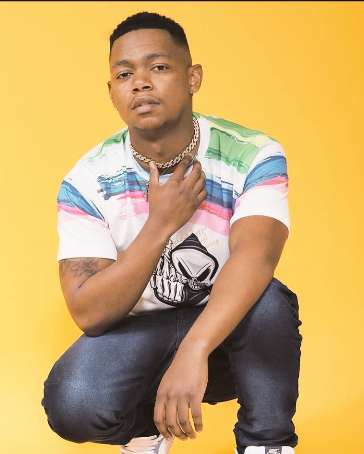 Calvinatorking's tweet photo. Okay, let's operate!! #MusicLounge is where it's at. @DJKeenanO is in the house with a #GuestMix @tru_crack with a #FutureClassic as well as your fav #ResidentDJs @djcmoney7 @thisisnyakwava @NickExplicit 
Tune in at 9pm, Lekoa FM 91.0
https://t.co/UuXv7ofPp0
#Asbonge https://t.co/tgPcnQg54d