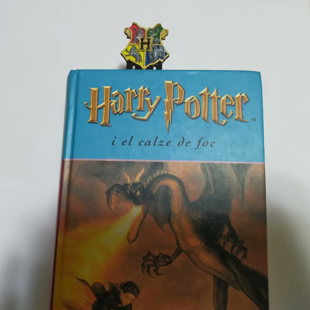 Feliz San Jordi!🌹🐉
Os traemos un regalo muy original. Un punto de libro con el escudo de Hogwarts, con codigo de spotify, al poner la camara de fotos encima, suena la canción directamente. Si te gusta y quieres el tuyo envianos DM 😊
#SantJordi2022 #SantJordi #DiaDelLibro