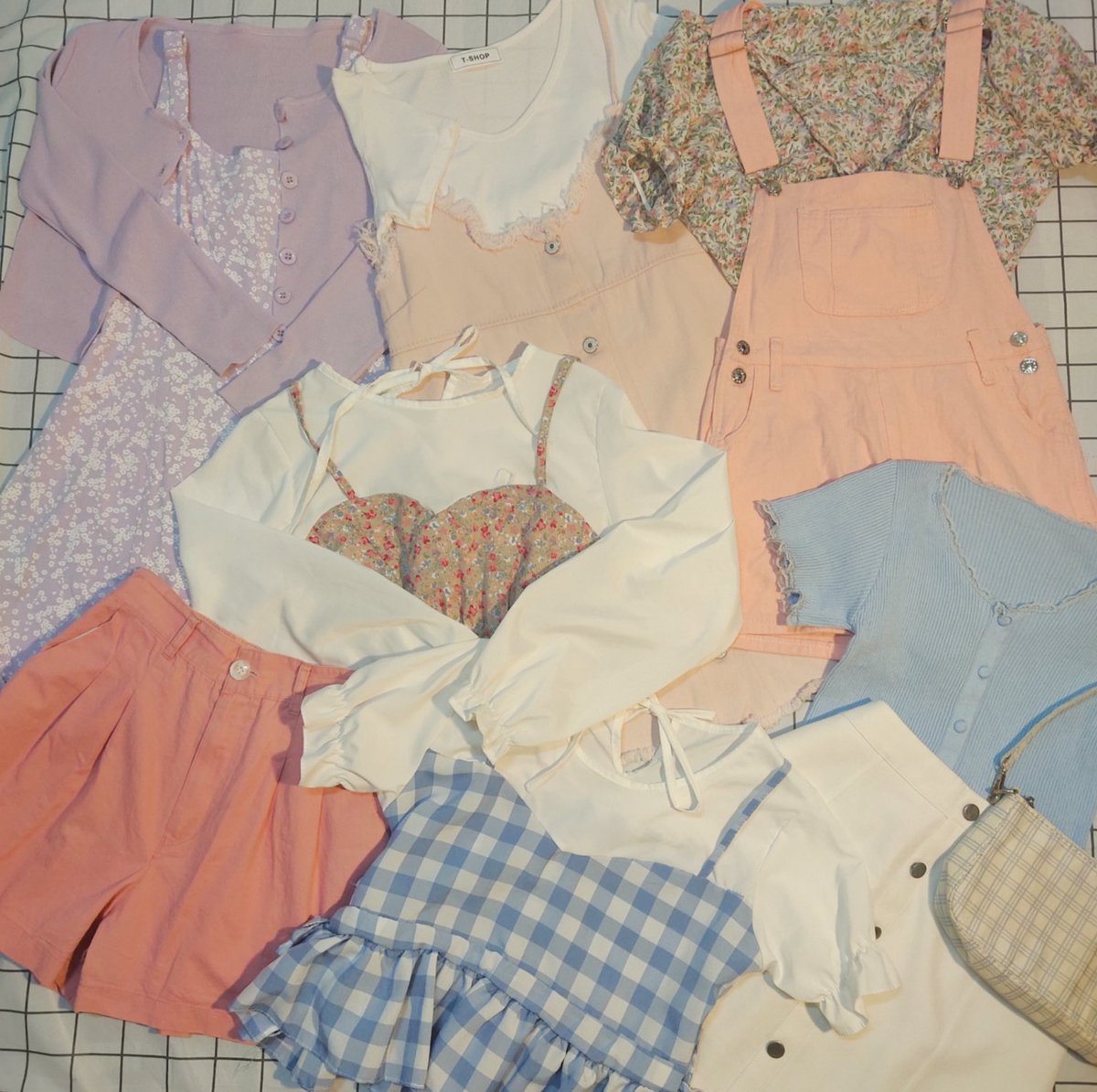 d3cemberaun's tweet photo. 🌻ส่งต่อเสื้อผ้ามือ1 มือ2 ราคาเริ่มต้นหลักสิบ💟💟
🎀ครอป เดรส กางเกง กระโปรง คลุม และอื่นๆ มีเยอะกว่าในรูปมากก🎨
♡รี+ฟอล ลด5.-❗
♡ค่าส่ง 30.- ไม่บวกเพิ่ม📮
♡ลงวันจันทร์ 18.00 
ใครรอเมนชั่นไว้เลยเค้าจะมาเรียกคั้บ
📍
#ส่งต่อ #ส่งต่อเสื้อผ้ามือสอง #ส่งต่อเสื้อผ้า #เสื้อผ้ามือสอง https://t.co/3VcVeD2VyB