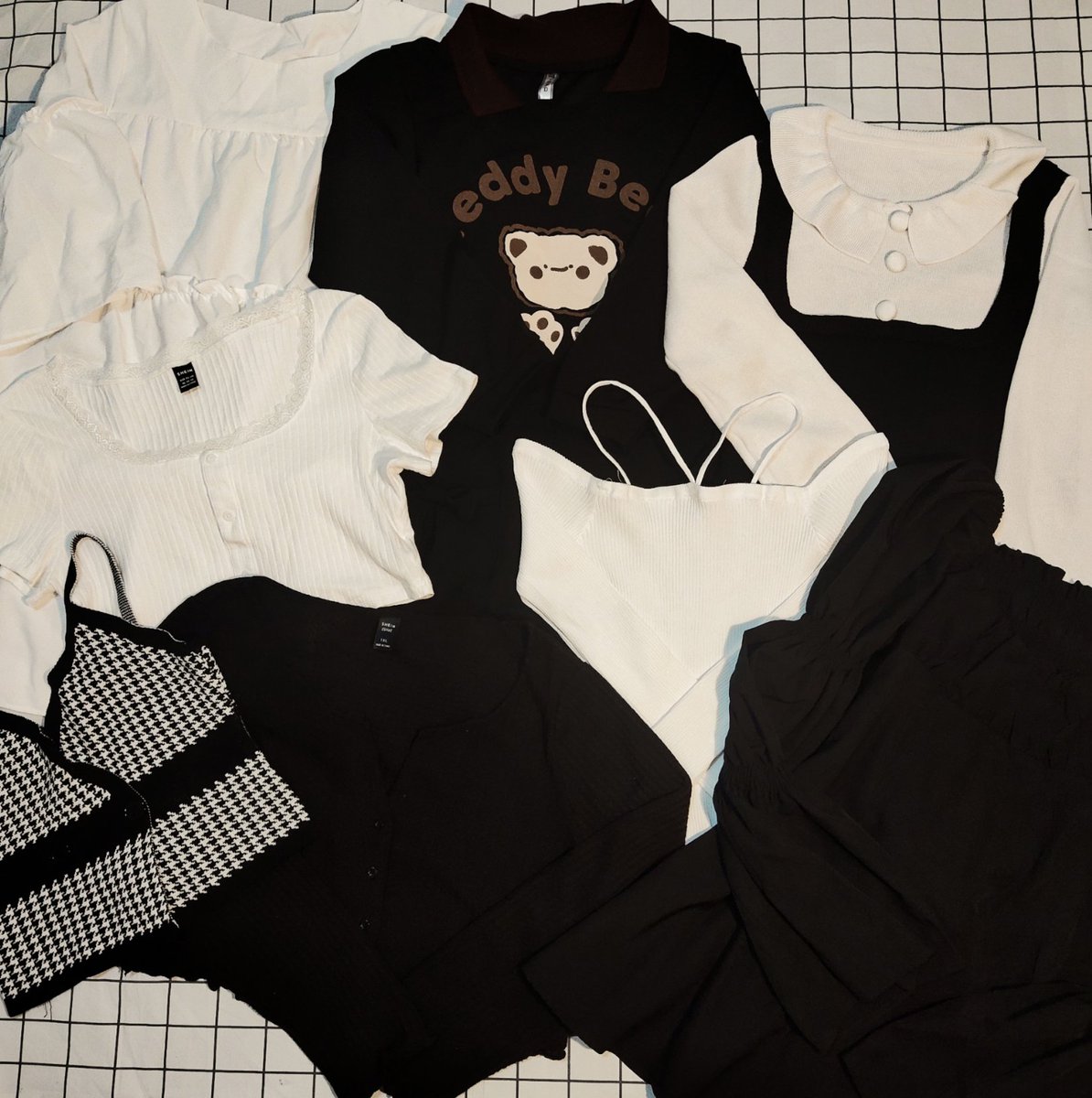 d3cemberaun's tweet photo. 🌻ส่งต่อเสื้อผ้ามือ1 มือ2 ราคาเริ่มต้นหลักสิบ💟💟
🎀ครอป เดรส กางเกง กระโปรง คลุม และอื่นๆ มีเยอะกว่าในรูปมากก🎨
♡รี+ฟอล ลด5.-❗
♡ค่าส่ง 30.- ไม่บวกเพิ่ม📮
♡ลงวันจันทร์ 18.00 
ใครรอเมนชั่นไว้เลยเค้าจะมาเรียกคั้บ
📍
#ส่งต่อ #ส่งต่อเสื้อผ้ามือสอง #ส่งต่อเสื้อผ้า #เสื้อผ้ามือสอง https://t.co/3VcVeD2VyB