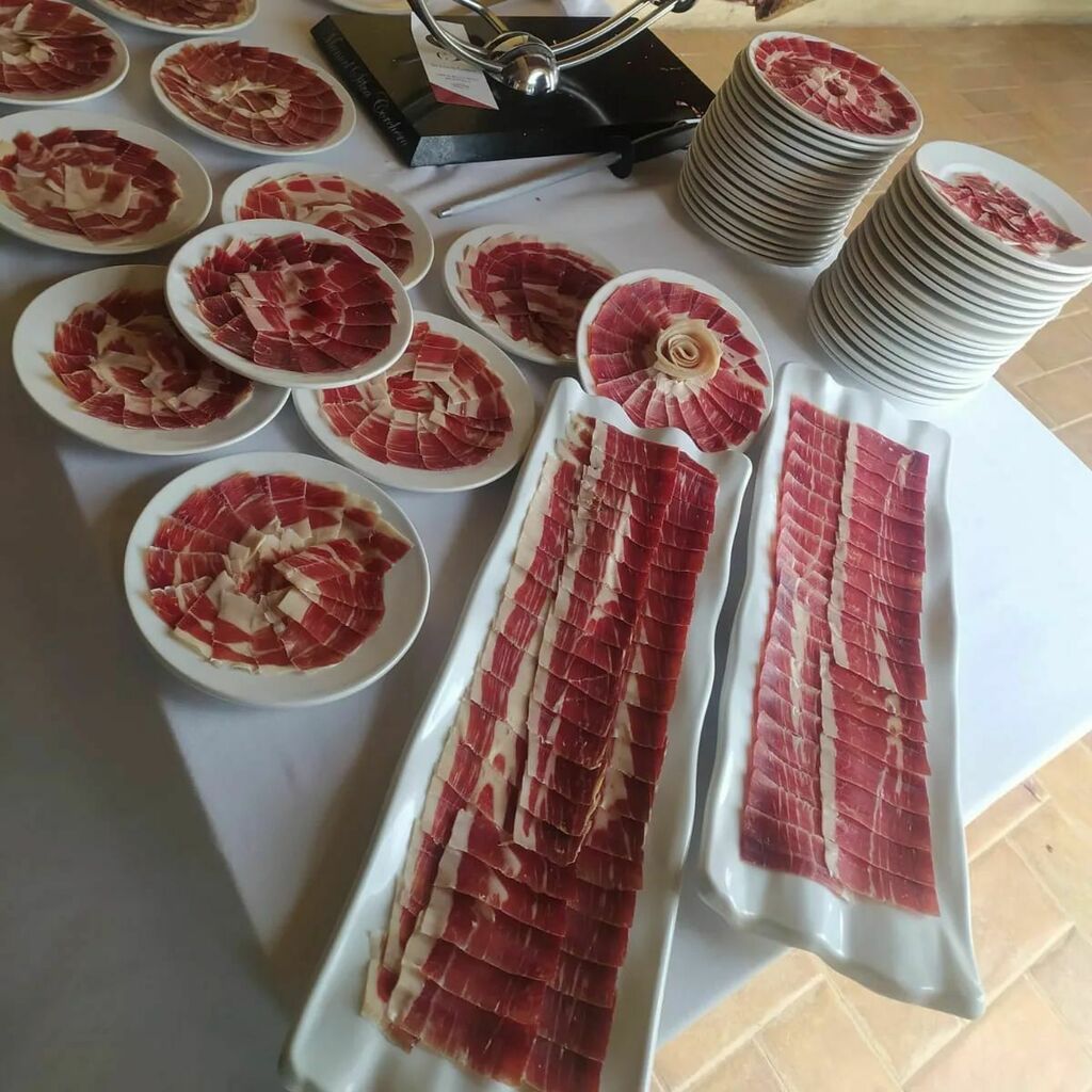 mscibericos's tweet photo. Seguimos con los eventos 😋 Muchas gracias por contar con MSC Ibéricos ❤️
¿Tienes un evento? Llámanos 😉
#bodas2022 #comuniones2022 #eventos #rrssMSC https://t.co/VY6zbQk4zZ