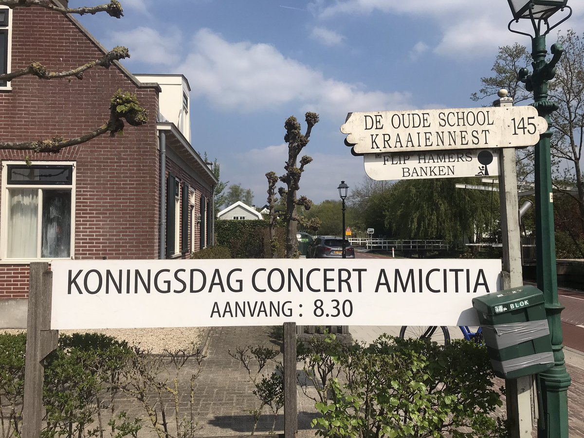 Op #Koningsdag zijn wij uiteraard weer van de partij! Kom gezellig om 8.30 uur luisteren naar ons buitenconcert bij De Oude School in Kortenhoef.