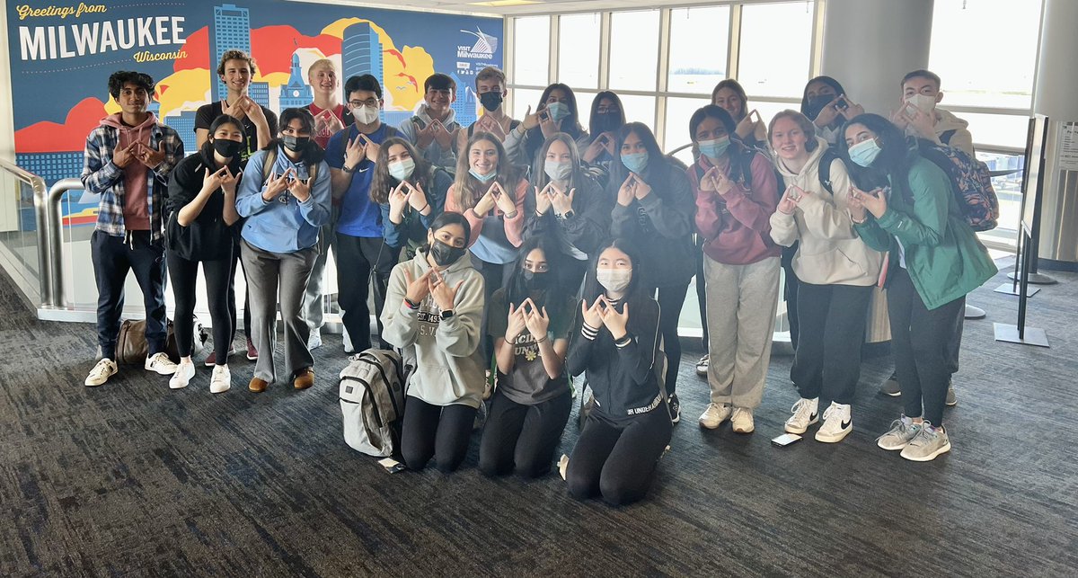 BCHS_SDE's tweet image. Good luck to @BC_DECA as they head to Atlanta for the International @DECAInc Conference!