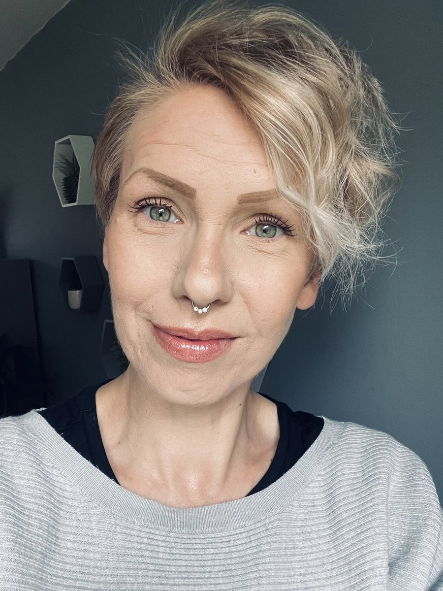 Gone for the chop. ✂️💇🏼‍♀️

No more tuggy pineapple bun. 🤷‍♀️