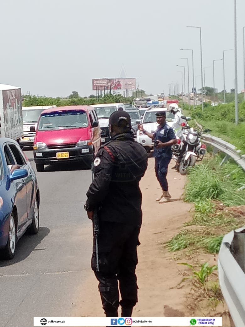 GhPoliceService's tweet photo. Public Notice 

There are two separate road crashes on the Accra bound Kwame Nkrumah Motorway (N1),  between Adjeikojo and Abattoir,  involving a salon car and an articulated truck, and single roll over rigid truck partially obstructing free flow of traffic. https://t.co/ak4dP9nrcc