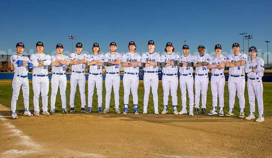 HebronBaseball's tweet photo. It's Senior Day!  Come watch and Honor our Senior Hawks as they showcase their talents TODAY vs the LD Bell Blue Raiders.

📍Hebron HS - Hawk Field
⏰️ NOON - start time 

Seniors and their Families will be recognized prior to the game

For more photos:
📸 @KOfotog https://t.co/XVt3zANS5X
