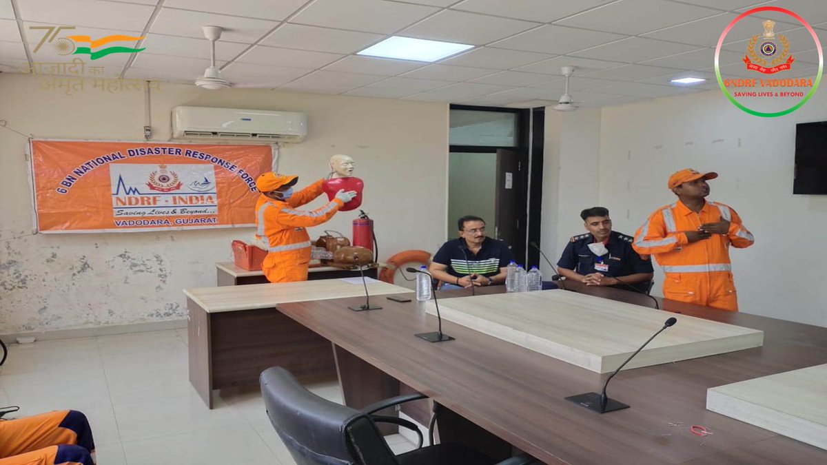 06NDRF's tweet image. “आप ख़ुद को जितना अधिक जागरूक बनायेंगे आप उतना अधिक सफ़लता पायेंगे“
#23/04/2022 #Team6NDRF 
#CommunityAwarenessProgramme
💎Conducted at Mamlatdar Office Maninagar 
🔶 Distt-Ahmedabad #Gujarat 
🇮🇳आपदा सेवा सदैव सर्वत्र🇮🇳
@NDRFHQ
@MamManinagar
@PIBAhmedabad 
@ANI
@PTI_News
#NDRF4U