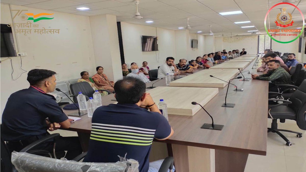 06NDRF's tweet image. “आप ख़ुद को जितना अधिक जागरूक बनायेंगे आप उतना अधिक सफ़लता पायेंगे“
#23/04/2022 #Team6NDRF 
#CommunityAwarenessProgramme
💎Conducted at Mamlatdar Office Maninagar 
🔶 Distt-Ahmedabad #Gujarat 
🇮🇳आपदा सेवा सदैव सर्वत्र🇮🇳
@NDRFHQ
@MamManinagar
@PIBAhmedabad 
@ANI
@PTI_News
#NDRF4U