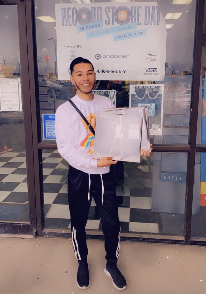Adamlovesmc's tweet photo. ONE NAME SAYS IT ALL MARIAH!!!! @MariahCarey #1’s on Vinyl (Repressing) got me FEELING EMOTIONS!!! 🐑🦋😭💿💿💿💿 #RecordStoreDay #Mariahcarey #repressing #Iconic #legend #GOTMEFELLINEMOTIONS #LAMB https://t.co/AUXEXhiZEA