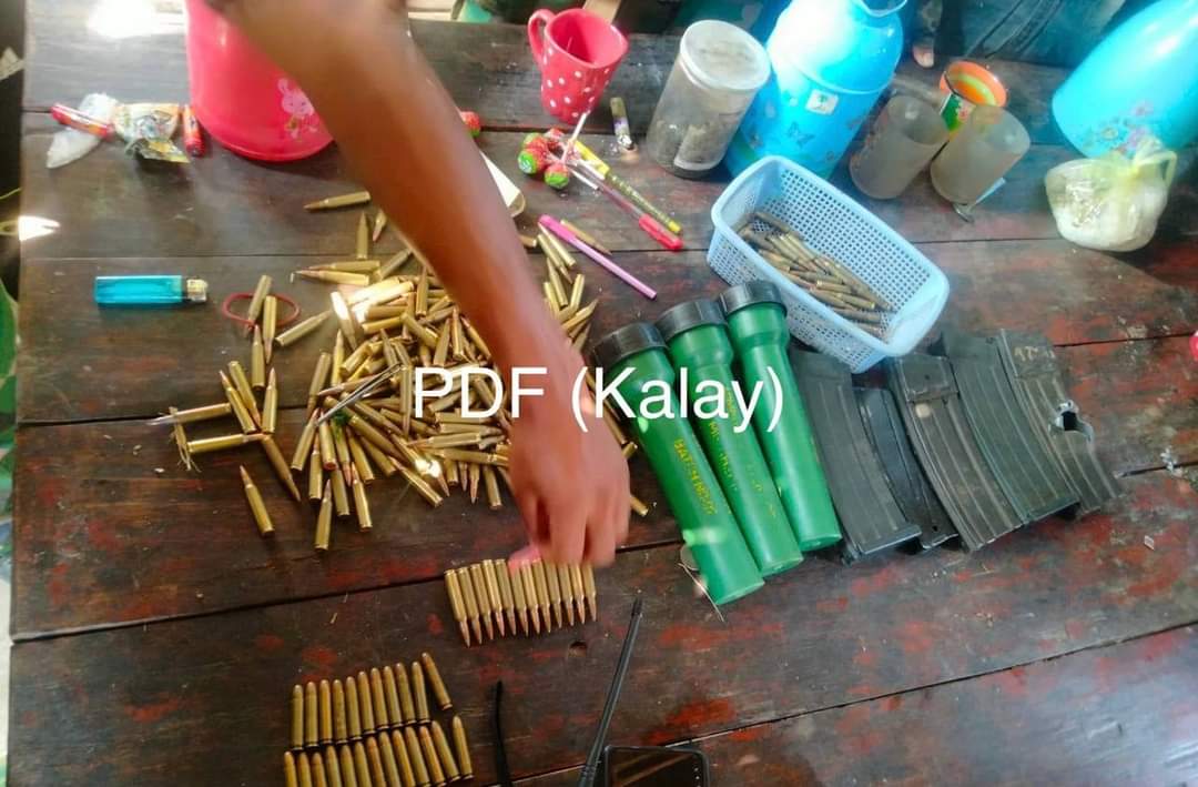 Khithitofficial's tweet photo. ကလေးမြို့၊ ရှေရှင်တိုက်ပွဲတွင် စစ်တပ်ဘက်မှ ဗိုလ်ကြီးထက်အောင်ခိုင်၊ ရဲ ၁ ဦးအပါအဝင် ၂၀ ခန့်သေဆုံးပြီး အလောင်း မကောက်နိုင်ဘဲ ထွက်ပြေး

ရန်ကုန်၊ ဧပြီ  ၂၃
Read More -> https://t.co/4QEdbQXCoL https://t.co/MAebxgXAuD