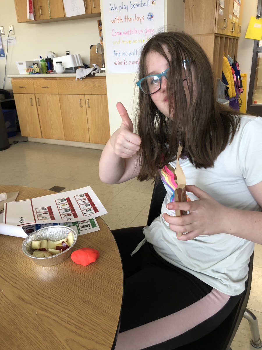 Gainsclassroom's tweet photo. GAINS students made Apple Oat Bars for our Healthy Minds Healthy Bodies Cooking Class! @biaaro @Sobeys
@MikeWil03652704
 #GECDSBGAINS https://t.co/eYVg8SgHpZ