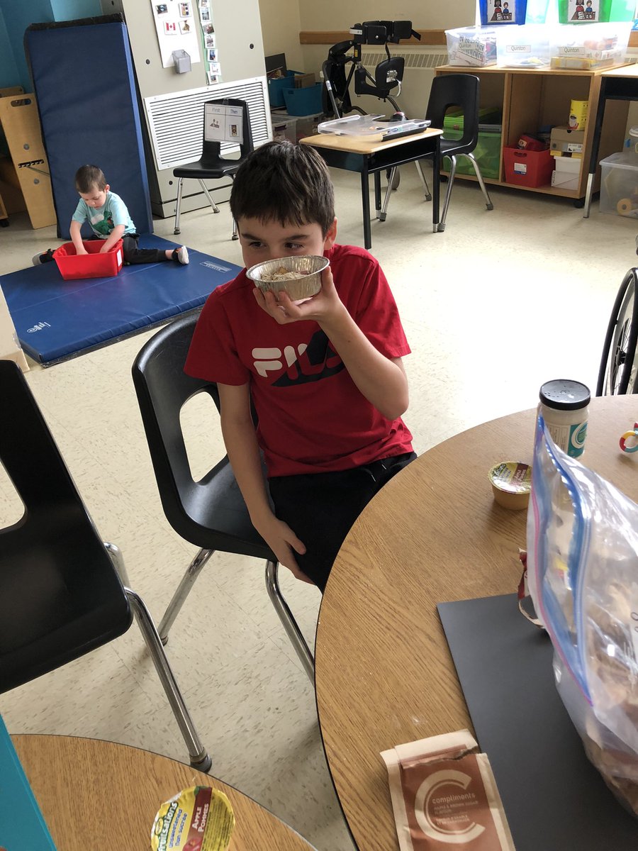 Gainsclassroom's tweet photo. GAINS students made Apple Oat Bars for our Healthy Minds Healthy Bodies Cooking Class! @biaaro @Sobeys
@MikeWil03652704
 #GECDSBGAINS https://t.co/eYVg8SgHpZ