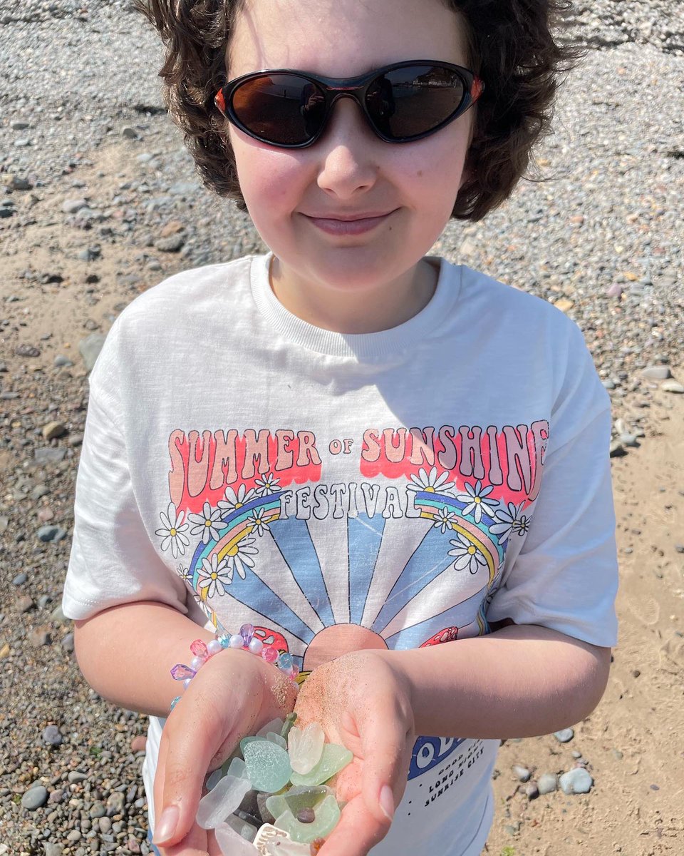 julieannrees's tweet photo. Made a detour to search for sea glass during our break to Jersey. Thank you @SophieCous for the guidance. Rozel 🐚 https://t.co/JIsm4KHoeO