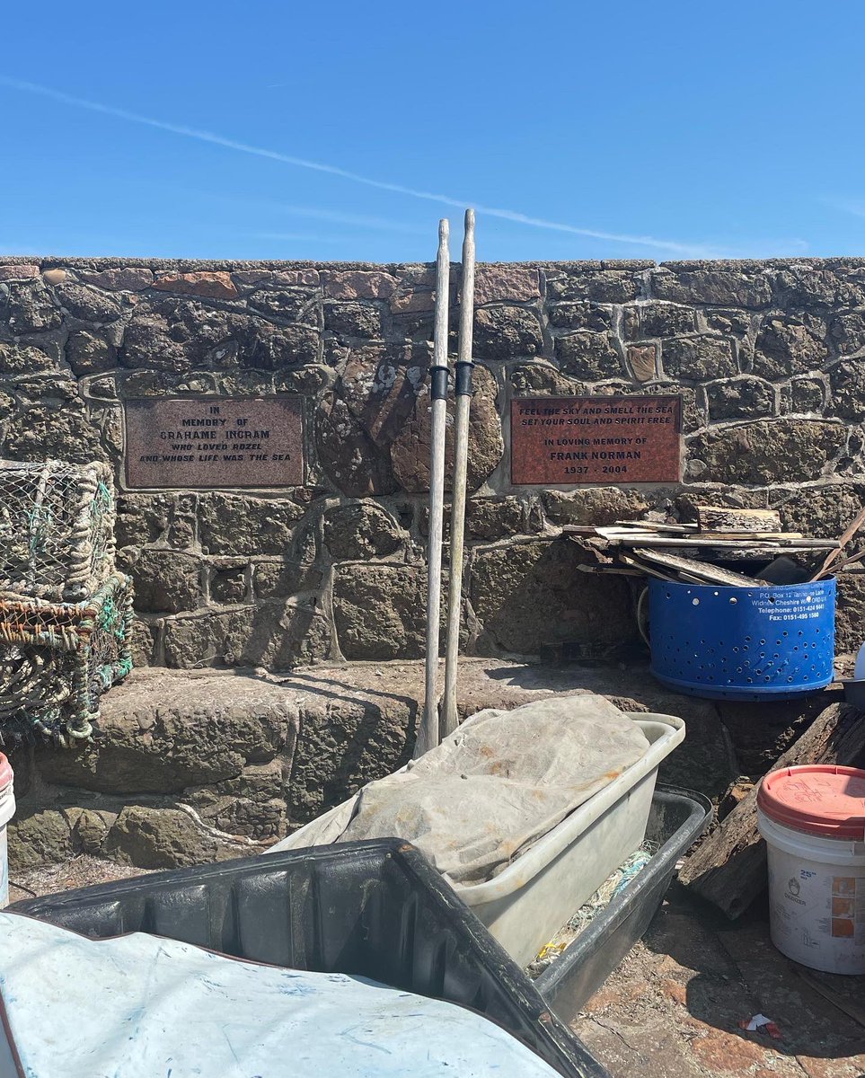 julieannrees's tweet photo. Made a detour to search for sea glass during our break to Jersey. Thank you @SophieCous for the guidance. Rozel 🐚 https://t.co/JIsm4KHoeO