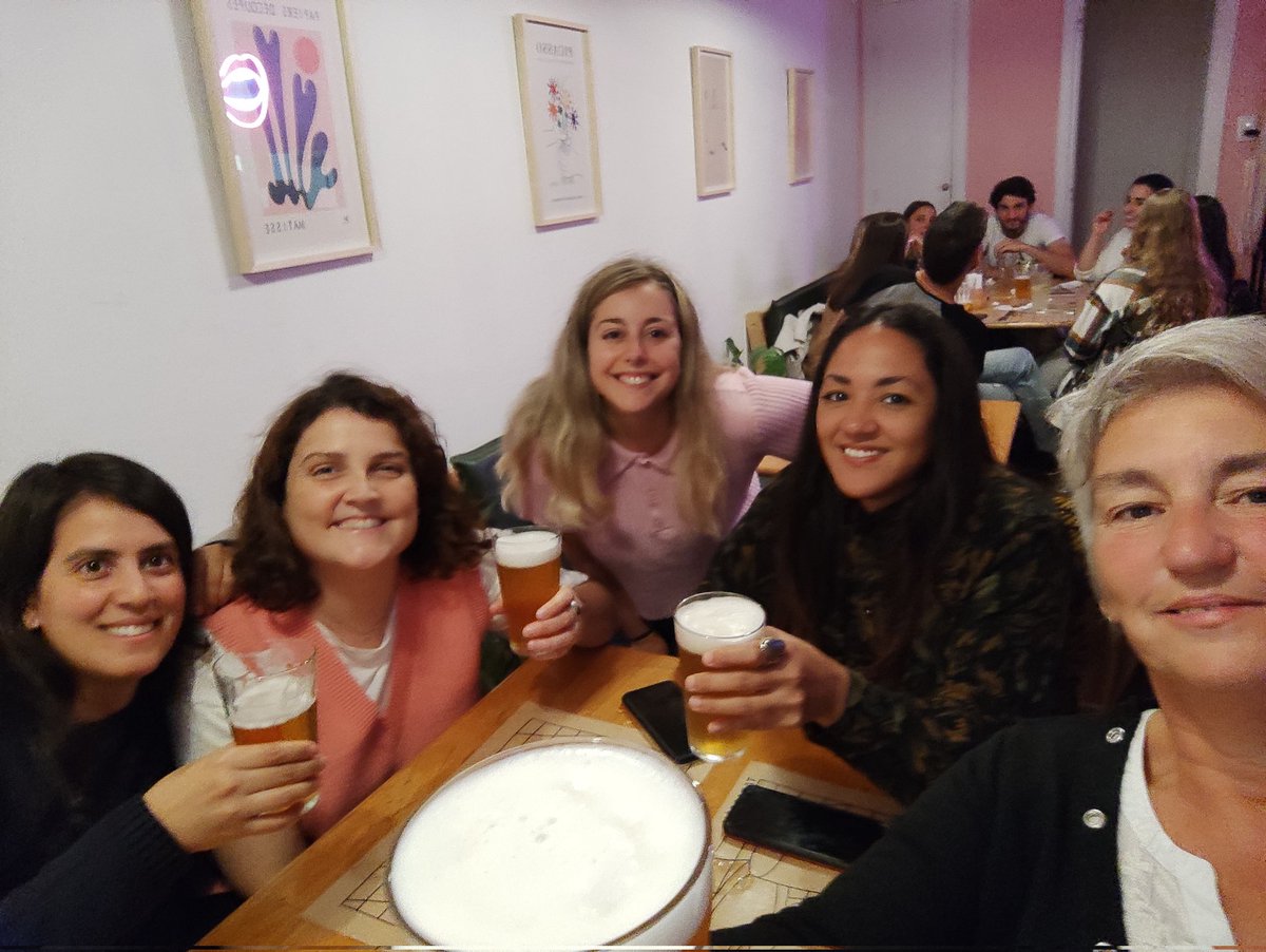 pintadaily's tweet photo. Noche de @_Cerveceras 
#artesanales #craftbeer #campari https://t.co/ai4iohwdmT