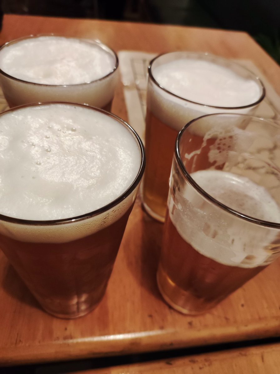 pintadaily's tweet photo. Noche de @_Cerveceras 
#artesanales #craftbeer #campari https://t.co/ai4iohwdmT