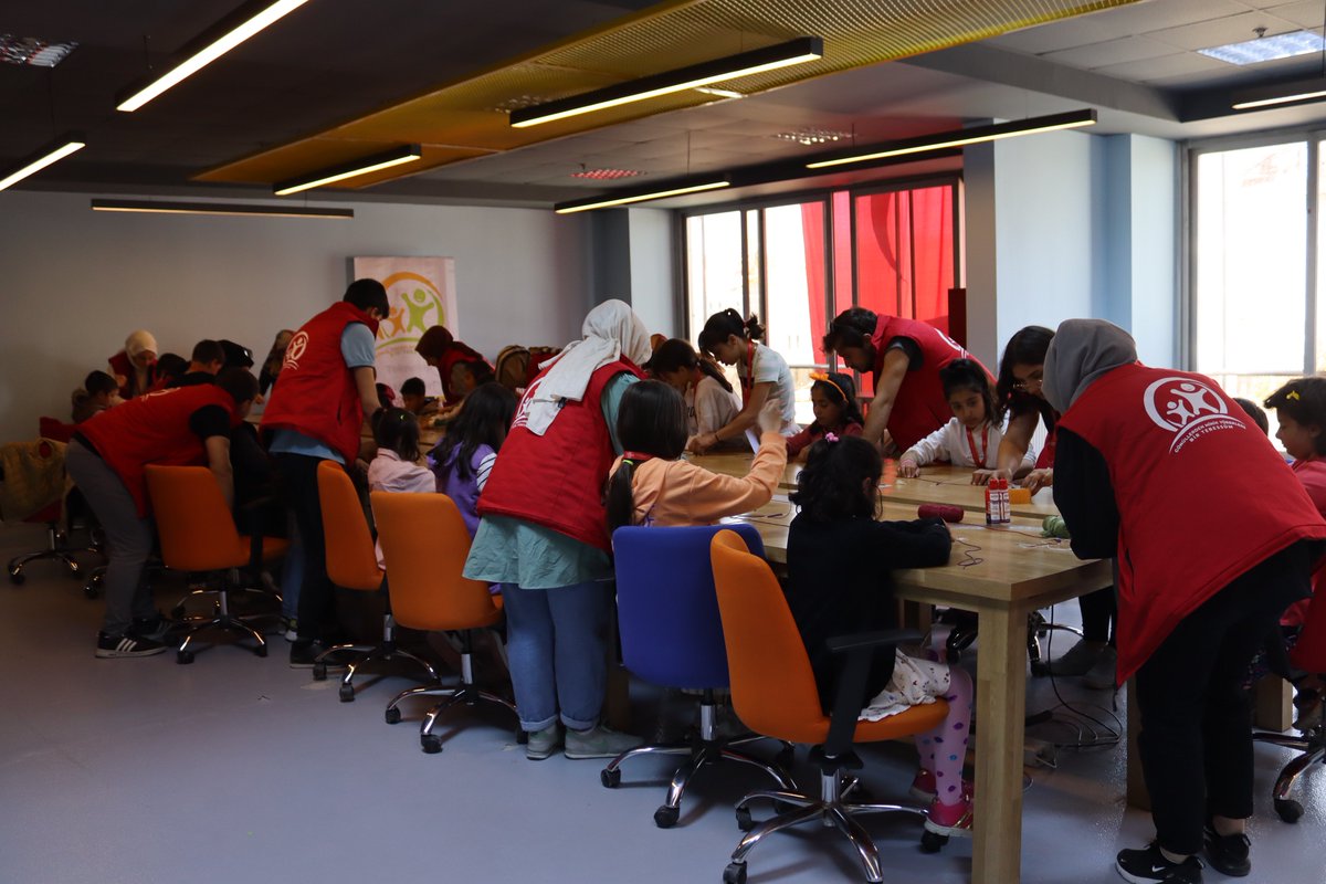 GSB_MeramGM's tweet photo. Bakanlığımız, Aile ve Sosyal Hizmetler Bakanlığı ve Konya Büyükşehir Belediyesi işbirliğinde yürütülen 'Gönüllerden Minik Yüreklere Bir Tebessüm' projesi gençlik merkezimiz ev sahipliğinde devam ediyor.

#gsbgm #gsbgençlik https://t.co/y2fYODyCNP