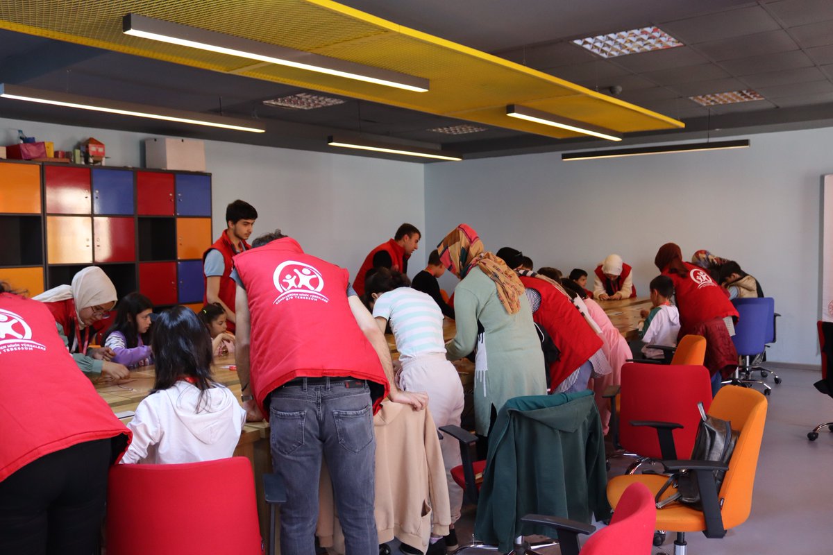 GSB_MeramGM's tweet photo. Bakanlığımız, Aile ve Sosyal Hizmetler Bakanlığı ve Konya Büyükşehir Belediyesi işbirliğinde yürütülen 'Gönüllerden Minik Yüreklere Bir Tebessüm' projesi gençlik merkezimiz ev sahipliğinde devam ediyor.

#gsbgm #gsbgençlik https://t.co/y2fYODyCNP