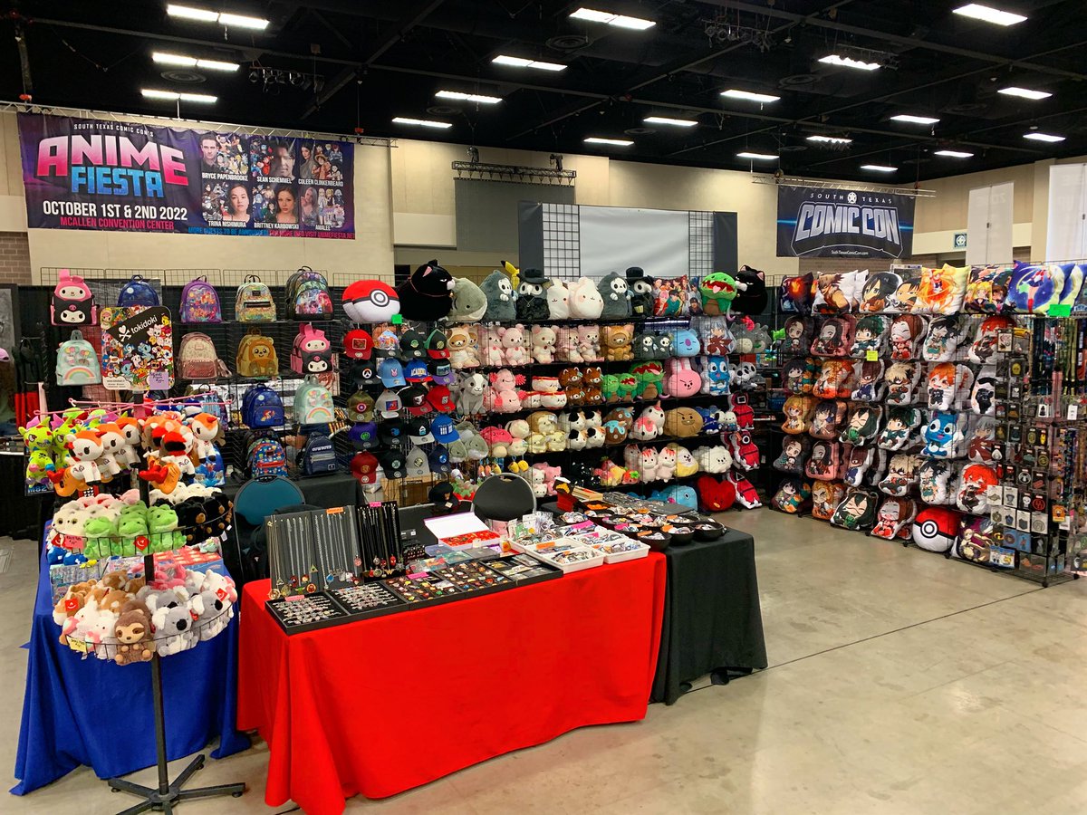 EpicGeekShop's tweet image. We’re very excited to be back at @STXComicCon after two years of waiting! If you’re in the McAllen area, come and see us (and the legend Chuck Norris too)!