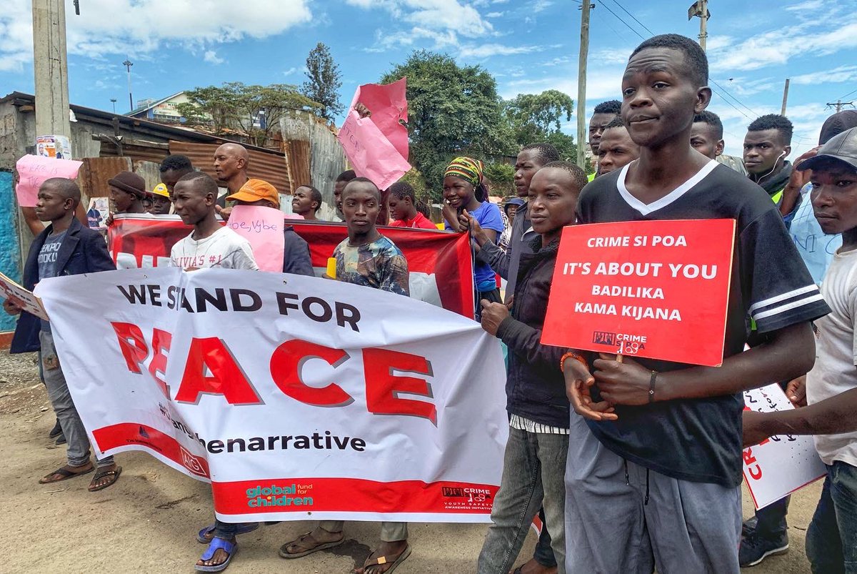 CrimeSiPoaKenya's tweet photo. Earlier today youth in Mathare Constituency held a Crime and Peace Awareness Campaign in a bid to advocate for peace and urge the youth to desist from engaging in crime. 
The event was a partnership between @CrimeSiPoaKenya, @footprints4c and @_genshapers.

#BuildingVoices https://t.co/f4iPkkJPO5