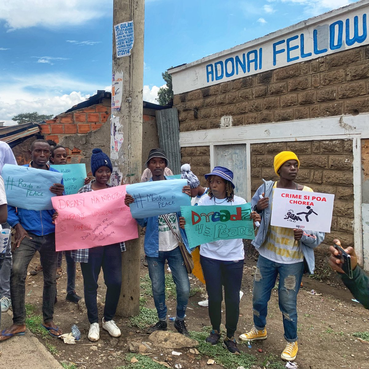 CrimeSiPoaKenya's tweet photo. Earlier today youth in Mathare Constituency held a Crime and Peace Awareness Campaign in a bid to advocate for peace and urge the youth to desist from engaging in crime. 
The event was a partnership between @CrimeSiPoaKenya, @footprints4c and @_genshapers.

#BuildingVoices https://t.co/f4iPkkJPO5