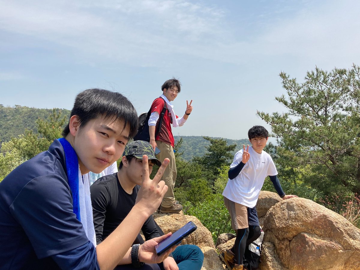oit_wv's tweet image. 今日は新年度の初登山として、六甲山に行ってきました！！
途中しんどい場面もありましたが、無事に登頂し、下山することができました！

来月も日帰り登山を行う予定です⛰
興味のある方は是非 部室まで来て下さい
質問や気になる事があれば、DMまたは返信欄まで！

#大工大
#大阪工業大学
#ワンゲル