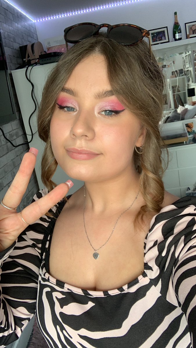 geniebolls's tweet photo. let the early bday celebrations begin 🥳 https://t.co/wf9zNCqENH