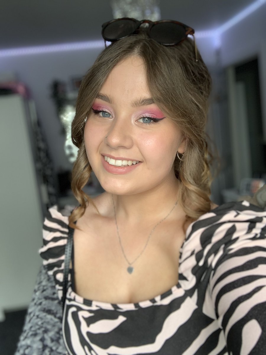 geniebolls's tweet photo. let the early bday celebrations begin 🥳 https://t.co/wf9zNCqENH