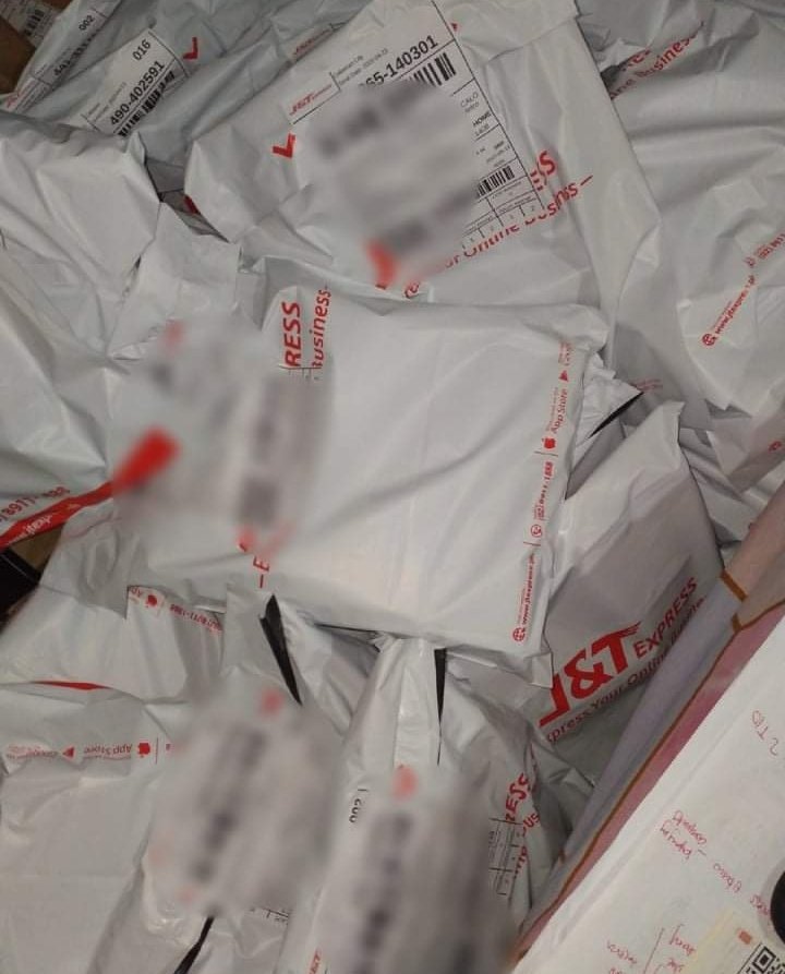 Starliight_PH's tweet photo. #Starlight_Updates
Hello twinkies! almost 80 parcels ay packed napo and tomorrow po sya pipick-up in. Yung mga natitira na hindi ko maihahabol today by Monday po ang pick up nun if ever! But will do my best na ihabol papo yung late na nakapag c/o. Thank you po! ๐๐
-Admin ๐ https://t.co/VAdtLkqDHi