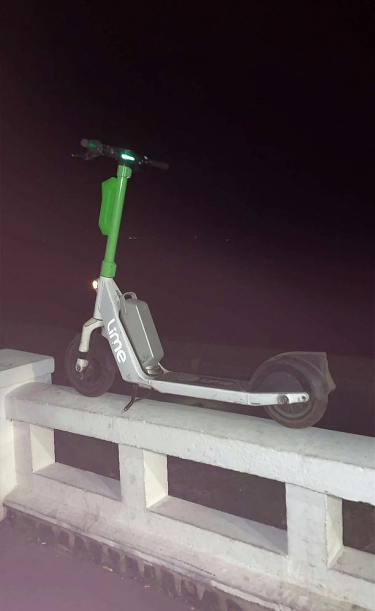 doux________'s tweet photo. Top 3 des lieux insolites où j'ai retrouvé une lime au Havre: ⬇️⬇️ https://t.co/PS5xmUJnsr