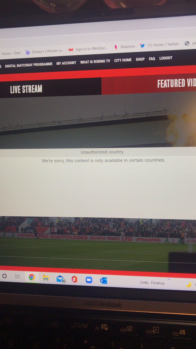 robinoverhere tweet media