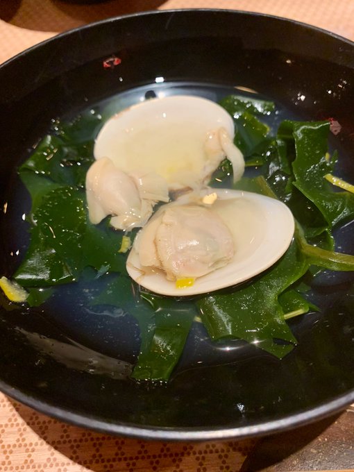 脱稿したのも兼ねてお酒飲んできました。
これはお通しの蛤のお吸い物 