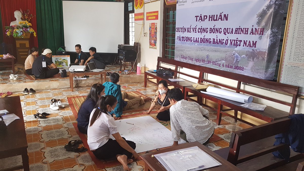 Atheoch's tweet photo. Day 1 of the #CDST workshops in the #RedRiverDelta was a big success. 8 members of the indigenous #Dao community were introduced to #digitalstorytelling through mindmaps, storyplans and storyboards. The impact of #ClimateCrisis on delta livelihoods is undeniable. https://t.co/ZbLaWaDYaR