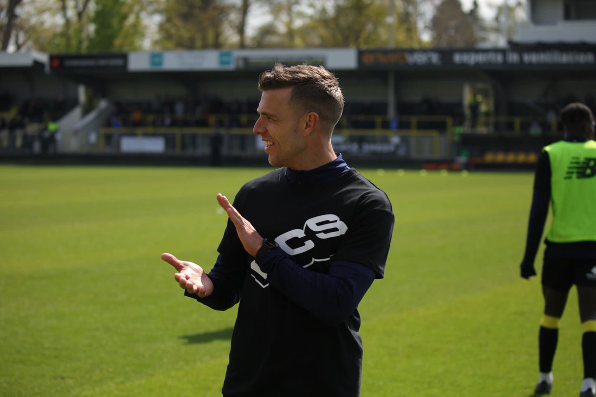 HarrogateTown's tweet photo. πΈ We're less than 10 minutes away from kick-off!
#ProudToBeTown #NCSMatchday https://t.co/nR9erOvVsX