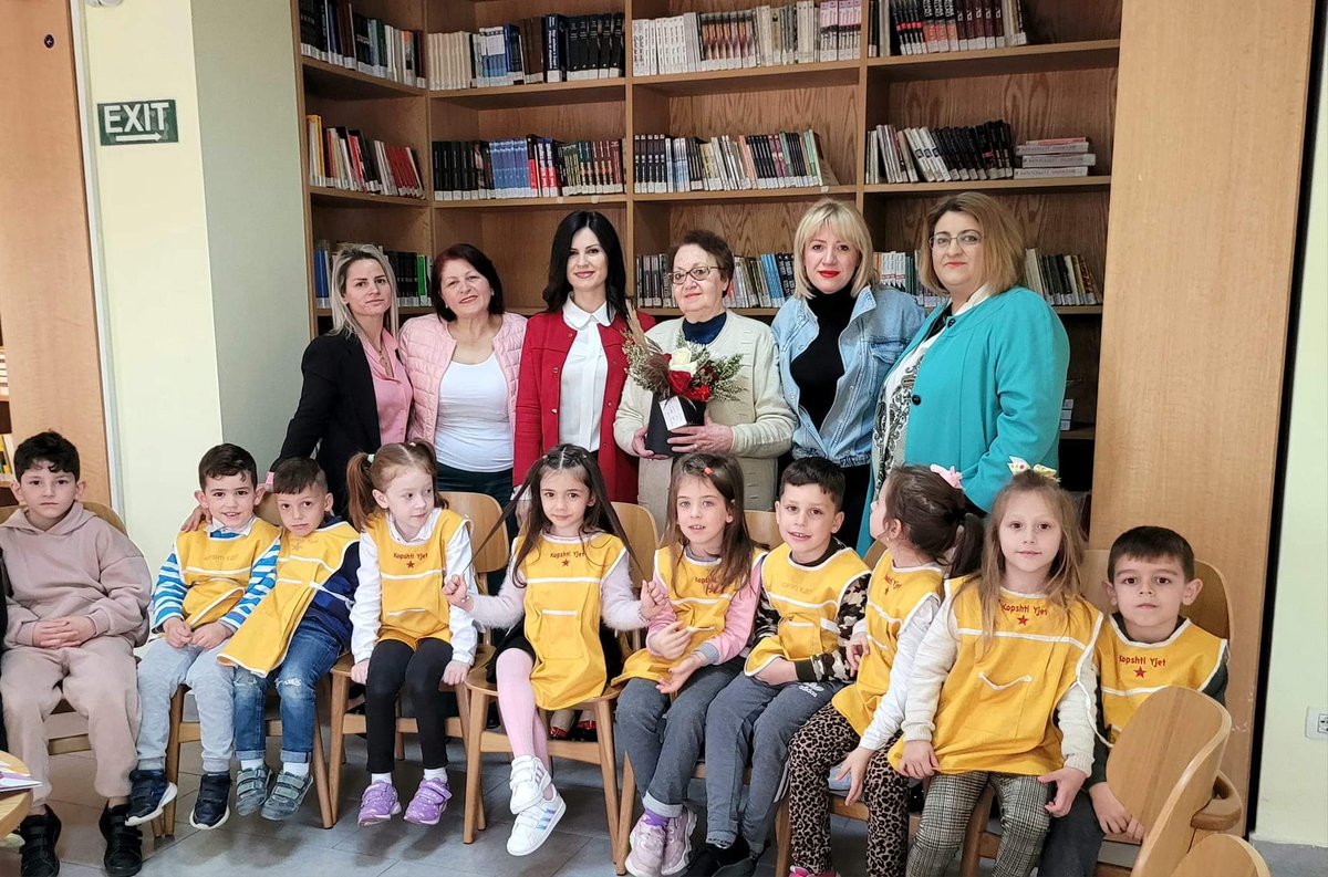 AlketaCobo's tweet photo. Në kuadër të #DitësNdërkombëtaretëLibrit patëm kënaqësinë e pranisë së shkrimtares Adelina Mamaqi në ambjentet e Bibliotekës "Musine Kokalari" 📖📚🖋
Në këtë aktivitet u shpërdanë #libra për #Yjet e #Njësisë7 dhe kaluam momente të mrekullueshme !
#Eduamlibrin
#BashkiaTiranë https://t.co/5aKIL0mHM7