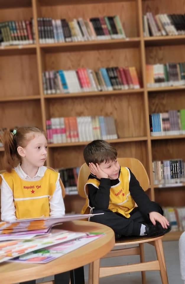 AlketaCobo's tweet photo. Në kuadër të #DitësNdërkombëtaretëLibrit patëm kënaqësinë e pranisë së shkrimtares Adelina Mamaqi në ambjentet e Bibliotekës "Musine Kokalari" 📖📚🖋
Në këtë aktivitet u shpërdanë #libra për #Yjet e #Njësisë7 dhe kaluam momente të mrekullueshme !
#Eduamlibrin
#BashkiaTiranë https://t.co/5aKIL0mHM7