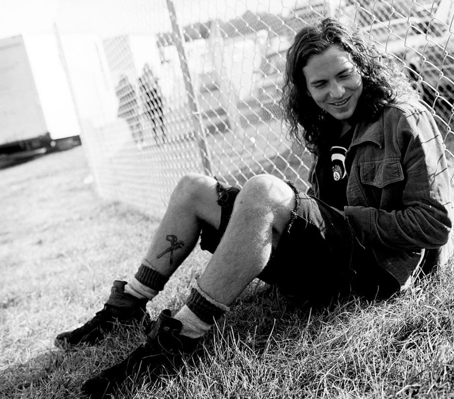 crockpics's tweet photo. Eddie Vedder in Lollapalooza, Waterloo Village, 1992. Photo by Danny Clinch. https://t.co/AlBlcqJaK2