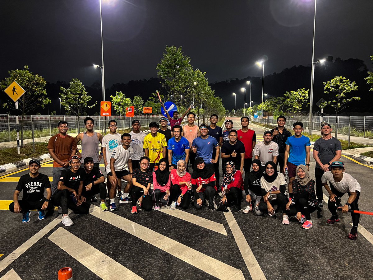 chxrmnjy_'s tweet photo. Moreh-Run-Madhan with #TeamPRM x @KyserunKrew x PolarMy x Bixhydration by @BigBigPlace
After months of not going up lelah, glad I still can make it all the way up without stopping ๐ช๐ป Thank you all for the run & foooddd! ๐ฅณ๐
@twtjogging @Twt_Jogging https://t.co/pP0py2Ngf0