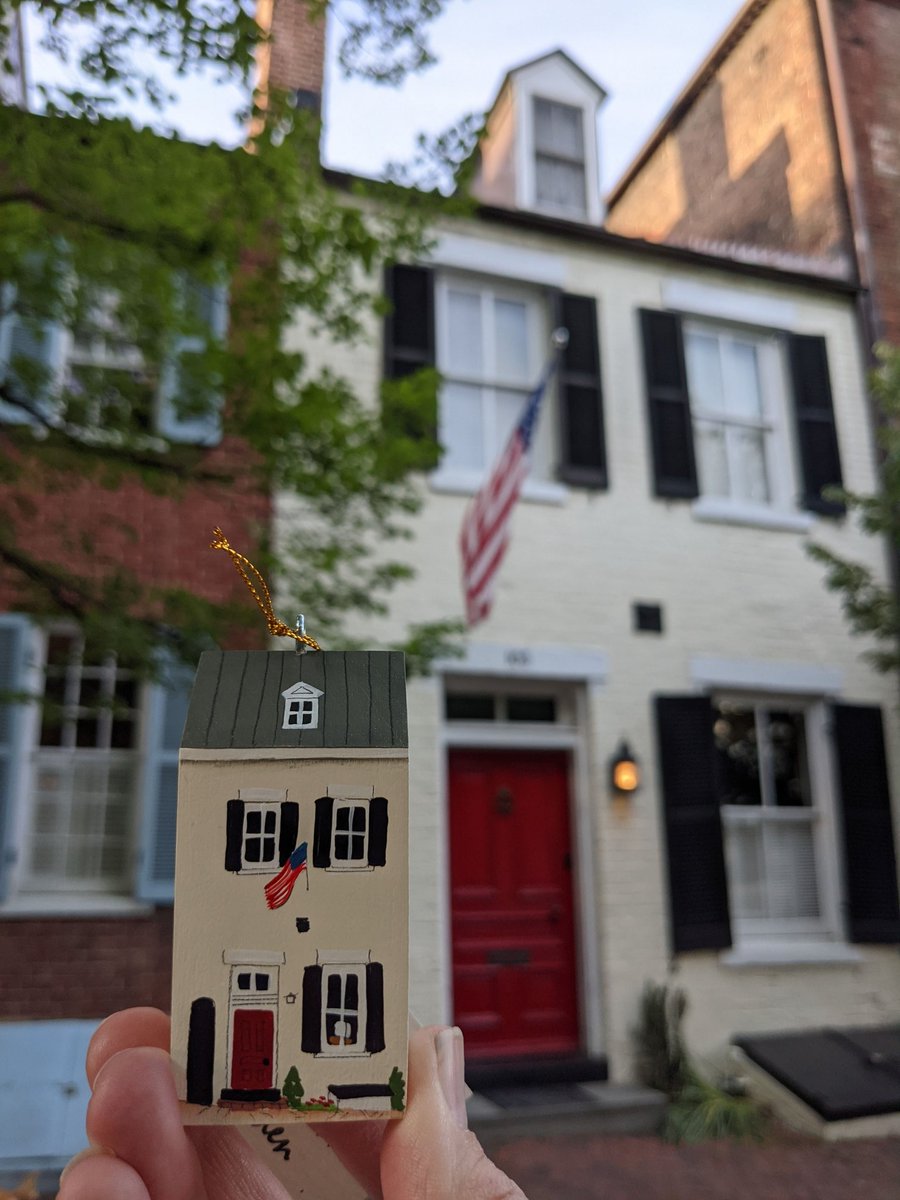 theoldtownshop's tweet photo. Garden Tour? Visiting? Local?
Take home a piece of #visitALX this weekend with a handmade @rachaelapeden ornament!
#theoldtownshop #oldtownalexandriava #aroundalx #explorealex #extraordinaryalx #igalx #lovelocalot #captainsrow #virginiaisforhistorylovers https://t.co/KgVkw9EmlO