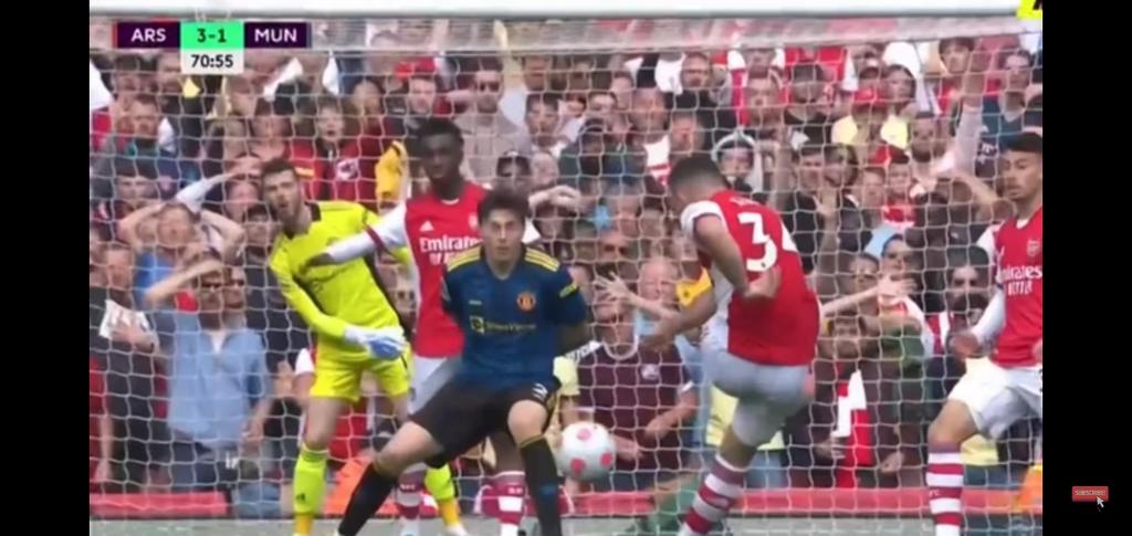 Kirubel_21's tweet photo. De gea: Where's the ball at ๐๐๐ poor De gea #ARSMUN #PremierLeague #arsenal #ManchesterUnited #de_gea https://t.co/SfcOyBKFV6