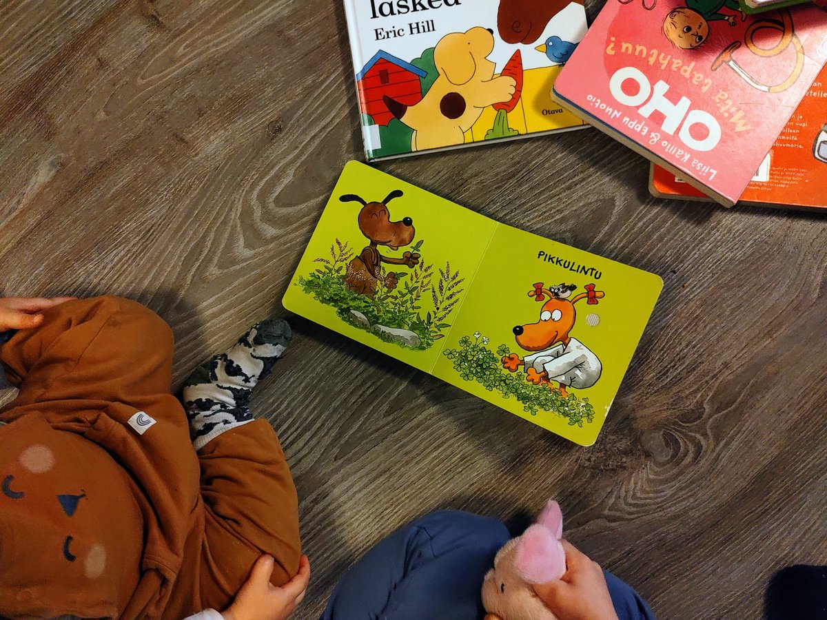 artopuikkonen's tweet photo. Kirjaston äänikirjoissa on usein heikot patterit, joten vaihdan niihin sitten itse uudet patterit. Tällä kertaa investointi maksoi 7,99 e, mutta onpahan seuraavallakin hyvä kuuntelukokemus :) #äänikirja #patterit #kirjasto https://t.co/IezsY6g0L3