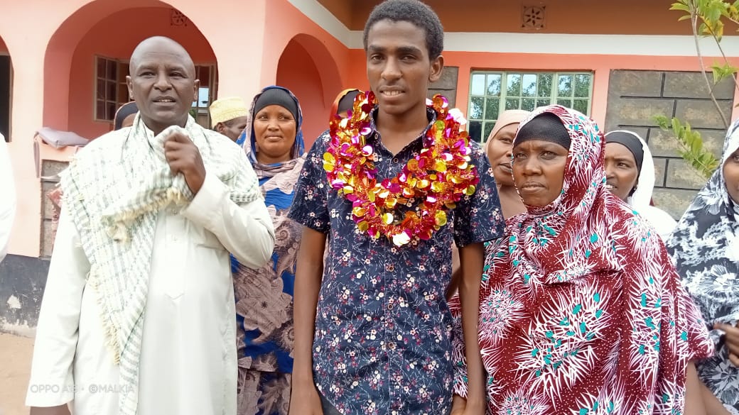 Happy_kulayo's tweet image. Ramadhan Musa Tepo of Light Academy scores an “A” of 87.103 points taking position 5 nationally in the just announced 2021 KCSE exams.  Families and friends celebrating his success at Camp Garba,Isiolo Kenya.

#KCSE2021