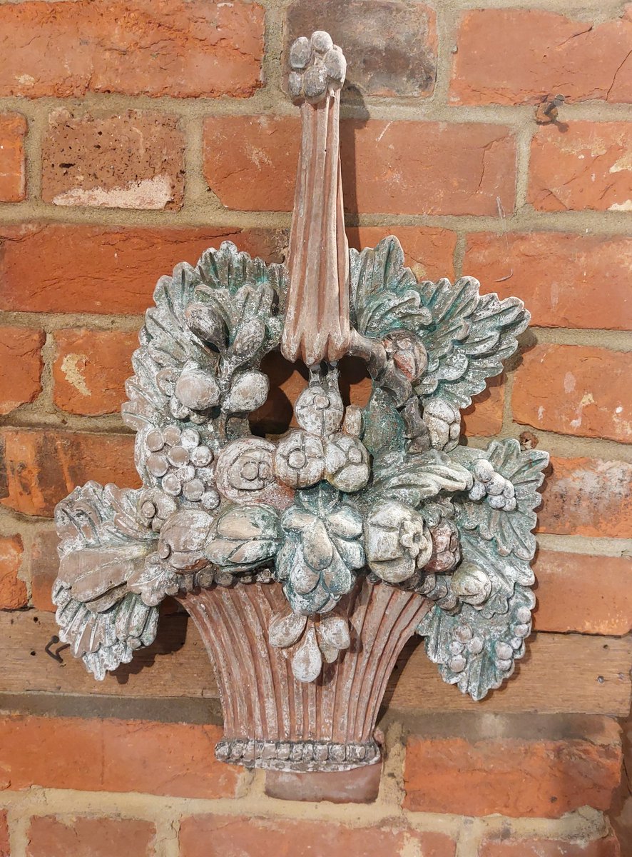 eversleybarn's tweet photo. #oaksidetable #carvedwoodbasket #campaignchestofdrawers #italiancarvedwood #judismithantiques #eversleybarnantiques https://t.co/mYr6hRUNkq