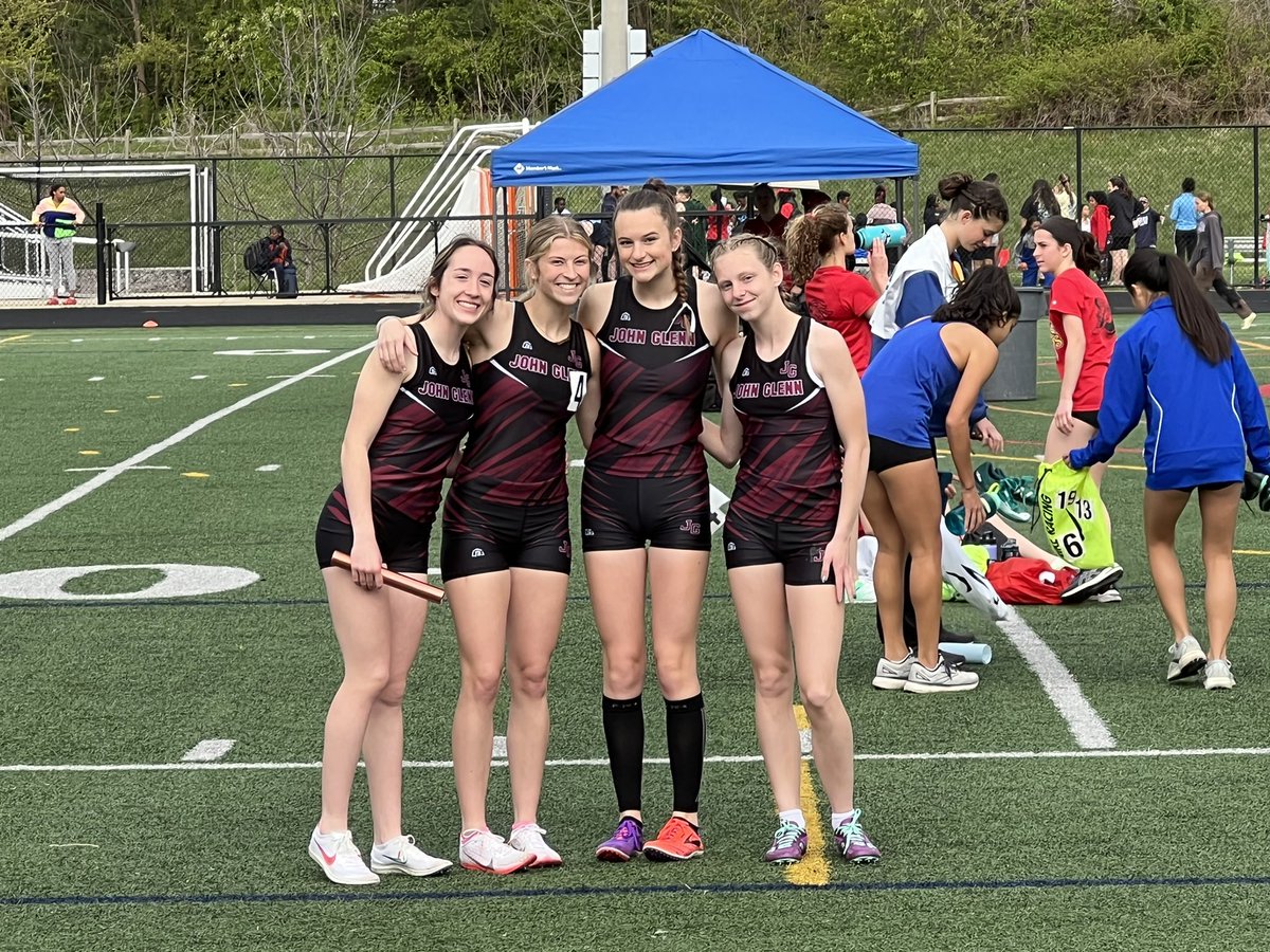 atooms13's tweet photo. First race 4x8 underway! #doingitfordouglas #dctrip #jghstrack @CoachjoyJoy @JGHSMUSKIES1 @EastM_Muskies https://t.co/1zhfxFYkA1